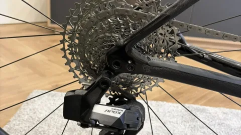 იყიდება ველოსიპედი Specialized Roubaix SL8 Sport Apex 2025