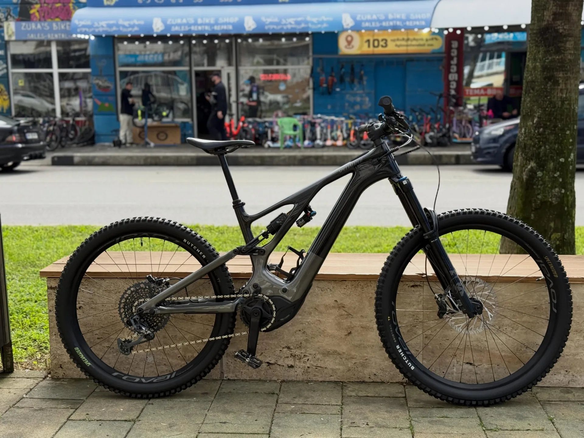 იყიდება ელექტრო ველოსიპედი Specialized Turbo Levo 2023